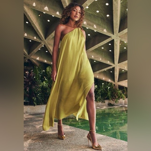 Lulus Goddess Aura NWT size XS Chartreuse Satin One-Shoulder Maxi Dress No Belt - Picture 13 of 13